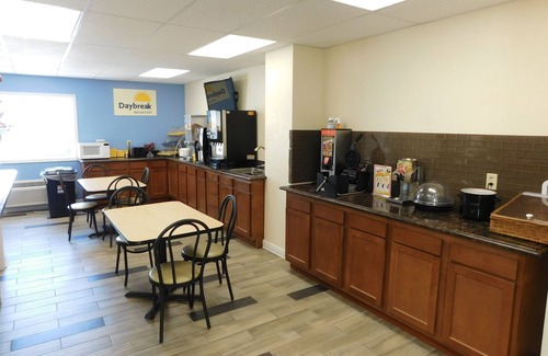 West Branch Hotel | Days Inn by Wyndham West Branch Iowa City Area