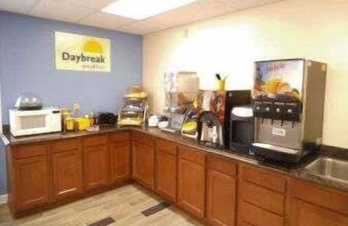 West Branch Hotel | Days Inn by Wyndham West Branch Iowa City Area