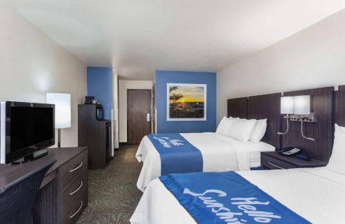 Flagstaff Hotel | Days Inn & Suites by Wyndham East Flagstaff