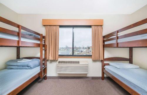 Brainerd Hotel | Days Inn & Suites by Wyndham Baxter Brainerd Area