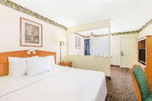 Marshall Hotel | Days Inn & Suites by Wyndham Marshall