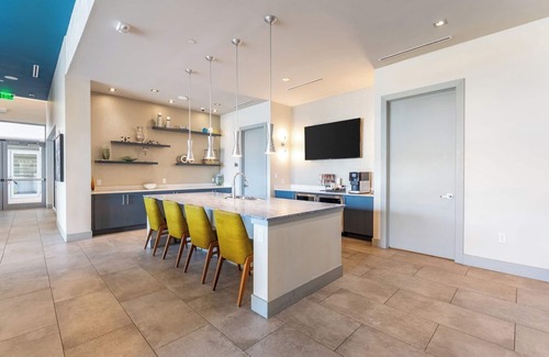 Daytona Beach Apartment | Daytona 2BR Getaway Parking Family & Pet-friendly