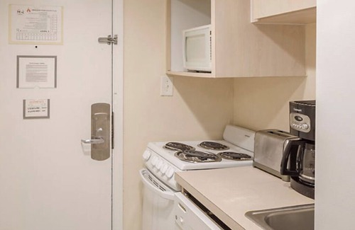 Daytona Beach Shores Hotel | Daytona Ocean Front 2/13-2/19/2026 w/2 Daytona 500 Sun tickets. Taxes included.