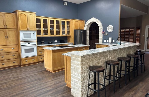 Milam House | Dazzling Lake Front Views