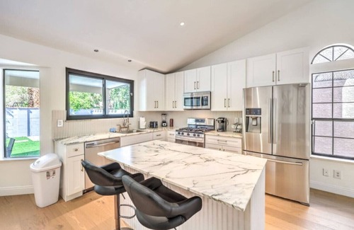 Green Valley North Apartment | Dazzling, Modern Design Bungalow in Green Valley