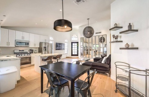 Green Valley North Apartment | Dazzling, Modern Design Bungalow in Green Valley