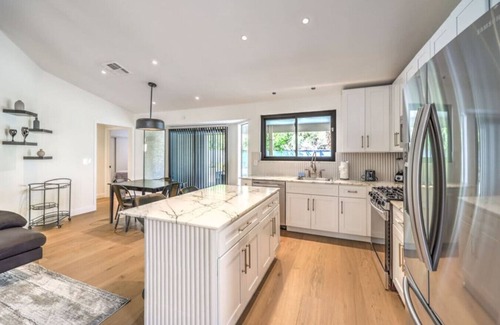 Green Valley North Apartment | Dazzling, Modern Design Bungalow in Green Valley