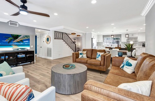 Huntington Beach House | Dazzling Oasis Resort Pool & Hot Tub, Outdoor TV, A/C, Close 2 Beach & Disney!