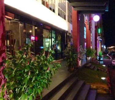 Kampung Sengat Hotel | De Botani Hotel
