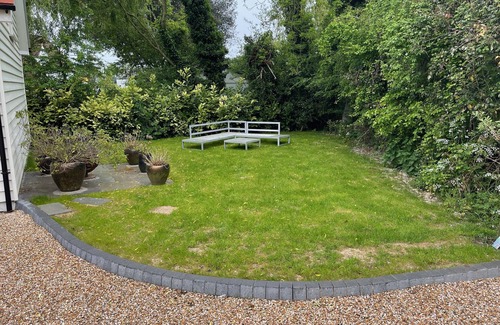 Howlett End Cottage | Debussys Guest House - 2 bed and 2 bathroom, near Saffron Walden