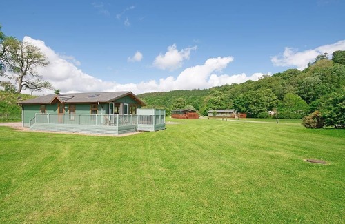 Whitfield Ski Chalet | Decadent and spacious contemporary timber lodge.