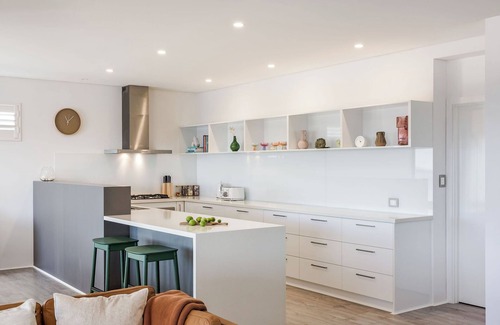 Dunsborough House | DECADENT & STYLISH 2 STOREY COASTAL RETREAT