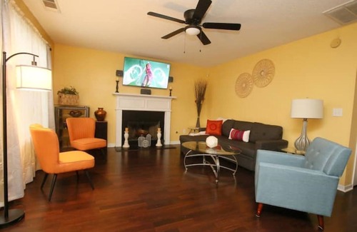 Decatur House | Decatur Escape 4bd/2.5ba home with garage