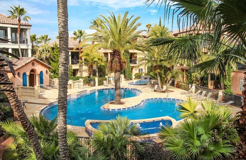 St. Tropez House | DECEMBER DATES AVAIL! Pet-Friendly 3BR Luxury Home walk to beach!