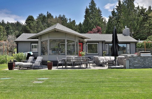 Oak Harbor House | Deception Pass. Stay and play at Cornet Bay with all your home amenities.