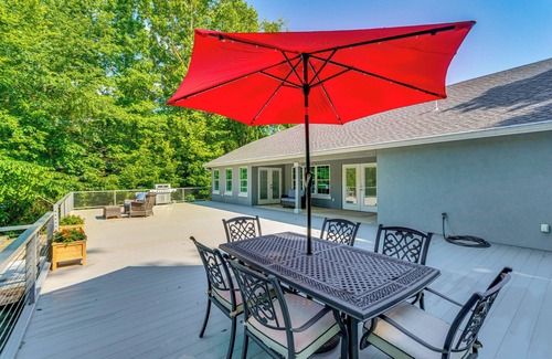 Heber Springs House | Deck & Gas Grill: Riverfront Home in Heber Springs
