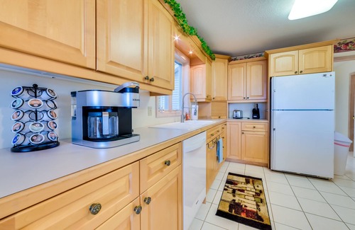 Good Hart House | Deck & Views: Beautiful Michigan Home