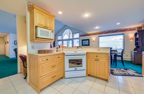 Good Hart House | Deck & Views: Beautiful Michigan Home