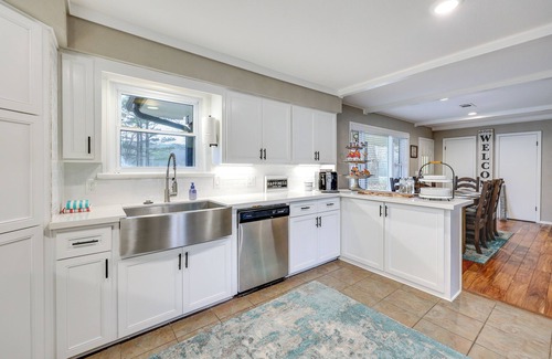 Hodgen Cabin | Deck & Views: Spacious ‘Lake House’ Escape