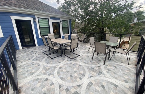 Hancock House | Decked-Out near DKR Stadium and UT 4-bedroom NEW house in the Heart of Austin!