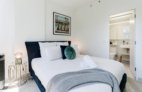 Docklands Apartment | Deco Inspired Delight Near Mavel