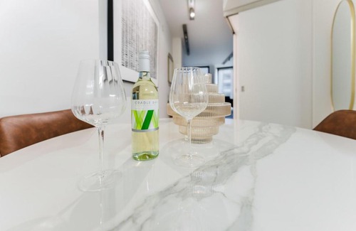 Docklands Apartment | Deco Inspired Delight Near Mavel