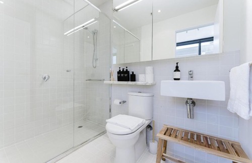 Docklands Apartment | Deco Inspired Delight Near Mavel