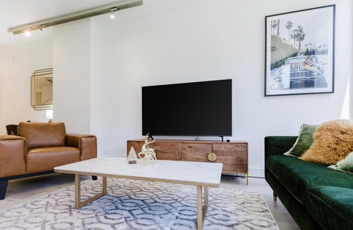 Docklands Apartment | Deco Inspired Delight Near Mavel