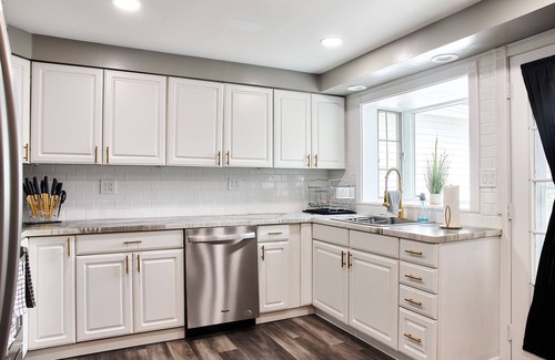 Waldorf House | Dee's Lounge, Your Relaxation Oasis