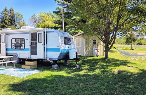 Oswego House | Dee's Tranquil Escape by the Lake a Cozy Camper in Oswego NY with AC & heat