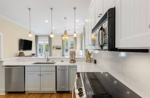 White's Gulfview House | Deeded Beach Access - Private Pool, Gulf Views, Bikes!