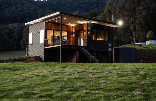 Bright Apartment | Deep Creek: Rosie's Rest - Modern farmstay with breathtaking views.