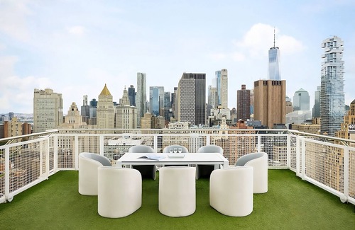 SoHo Hotel | Deeply Rooted In SoHo! Premium Suite with Sitting Area, Pets Allowed, City View!