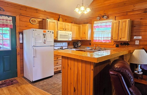 Waynesville Cabin | Deer Country Vacation Cabins #3 - Long Range View, Dogs Friendly