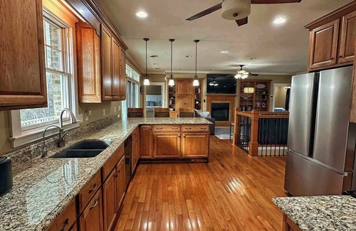 Dandridge House | Deer Run Lakefront Retreat! Sleeps 12!
