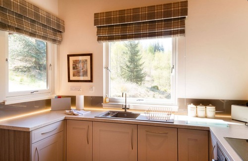 Crianlarich Apartment | Deerstalker. Beautiful 5 star, 1 bedroom chalet sleeps up to 2
