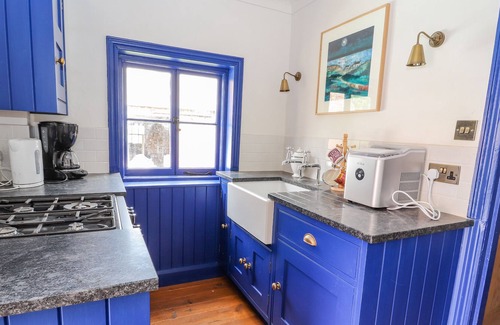 Holt Cottage | DEESIDE FARM COTTAGE, romantic, character holiday cottage in Farndon