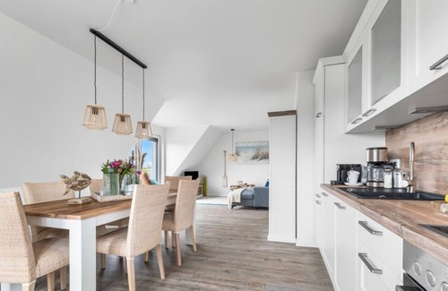 Westerdeichstrich Apartment | Deichblick - balcony with beach chair, 2 bedrooms, shower