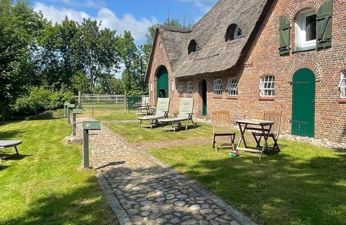 Vollerwiek Cottage | Deichschaf - Haubarg by the sea
