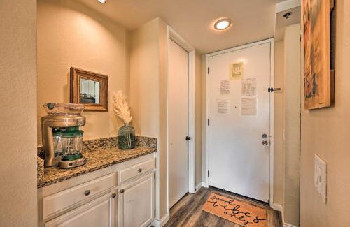Townsite Apartment | Deja Blue Oceanside Condo on Beach with Pools!