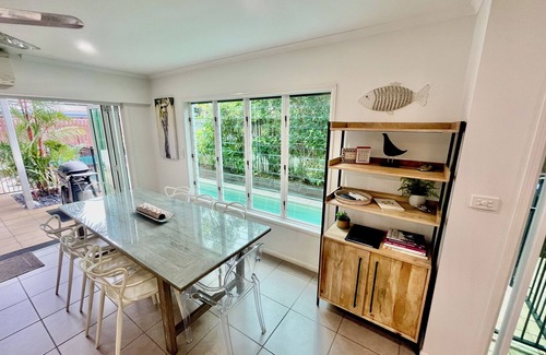 Palm Cove House | Deja Vu Palm Cove 3 Kings Heated Pool Private Luxury 5 mins walk beach cafe's