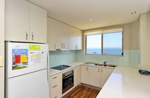 Shoal Bay Apartment | Del Rae, Unit 12/25 Shoal Bay Road - North-facing apartment overlooking the Bay