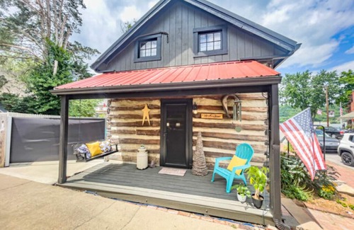 Augusta Cabin | Del's 1800's Log Cabin
