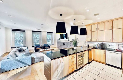 Mapleton/Fall Creek Apartment | Delaware Loft-2BR/2.5 BA Townhome w/Rooftop Deck
