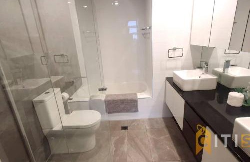 Dickson Apartment | Delight in Dickson -2bd 2bth 2Csp Apt