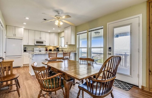 East End House | DELIGHT IN THE CHEERFUL AMUSEMENT of the sand crabs dancing in the moonlight.