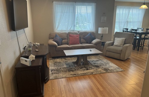 Florence Condo | Delightful 2 bedroom condo, steps from Bay Street