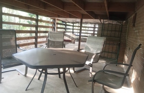 New Castle House | Delightful 3-bedroom house with AC in Birmingham