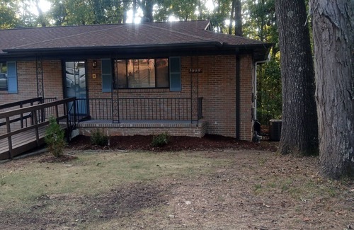 New Castle House | Delightful 3-bedroom house with AC in Birmingham