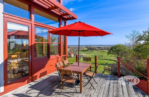 Glencairn House | Delightful 4 bedroom 3 bath renovated farmhouse near Creemore